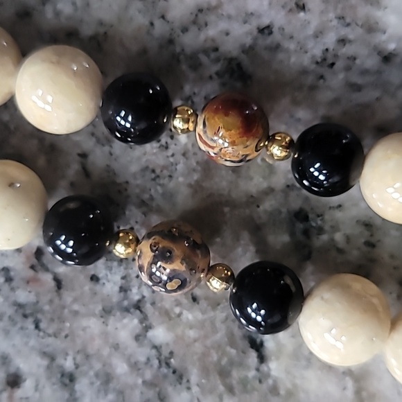 Quartz Animal Print Necklace - Picture 10 of 16